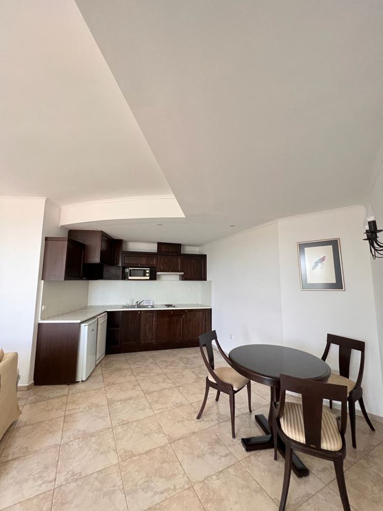 Wunderschöne Zweizimmerwohnung mit Meerblick in einer luxuriösen Anlage direkt am Strand in Obzor