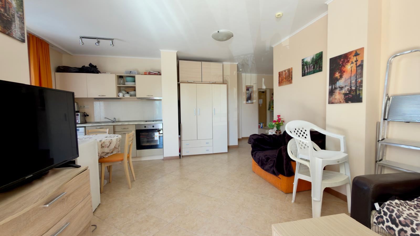 Geräumige Drei-Zimmer-Wohnung in einer luxuriösen Anlage in Sonnenstrand