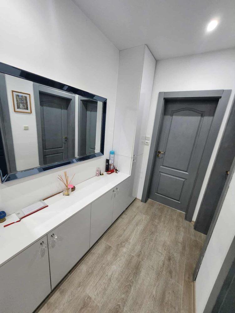 Drei-Zimmer-Wohnung mit Blick auf den Pool in Sveti Vlas – Komfort, Stil und hervorragende Lage