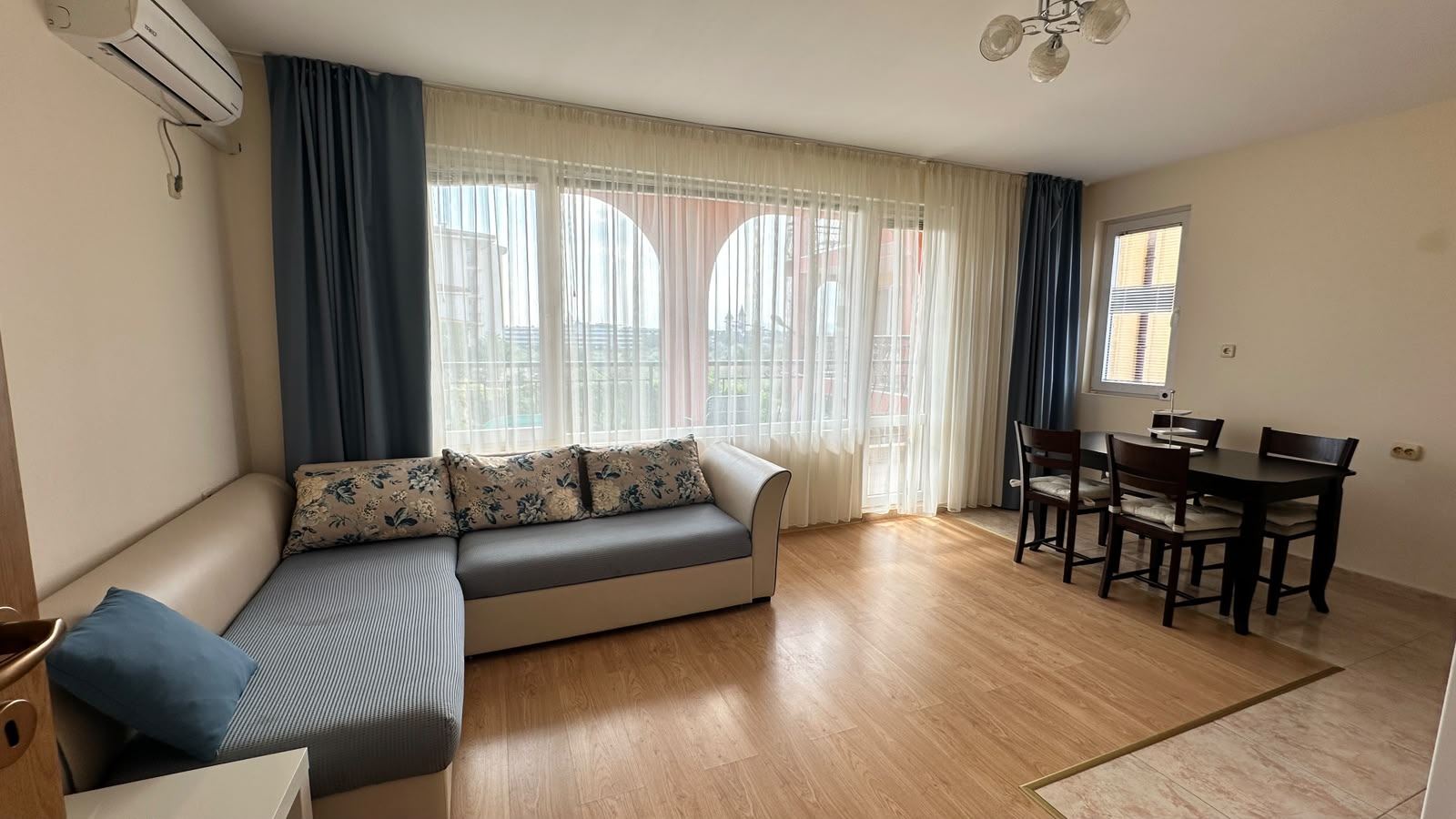 Helle Drei-Zimmer-Wohnung in ruhiger Lage in Nessebar mit niedriger Instandhaltungsgebühr