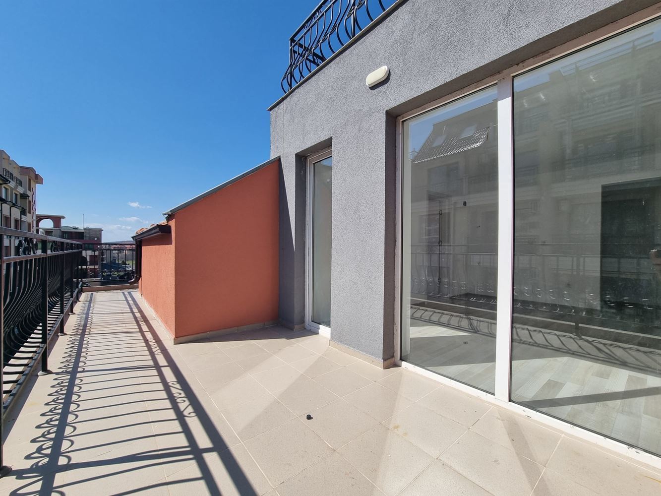 Helle und moderne Wohnung in ausgezeichneter Lage – eine Kombination aus Komfort, Natur und Meeresflair