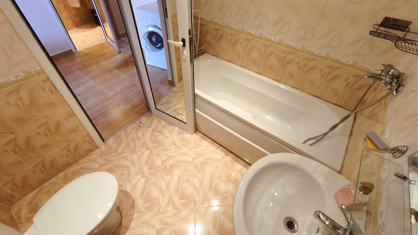 Geräumiges Zwei-Schlafzimmer-Apartment mit Meerblick in Sveti Vlas, nur 200 Meter vom Strand entfernt