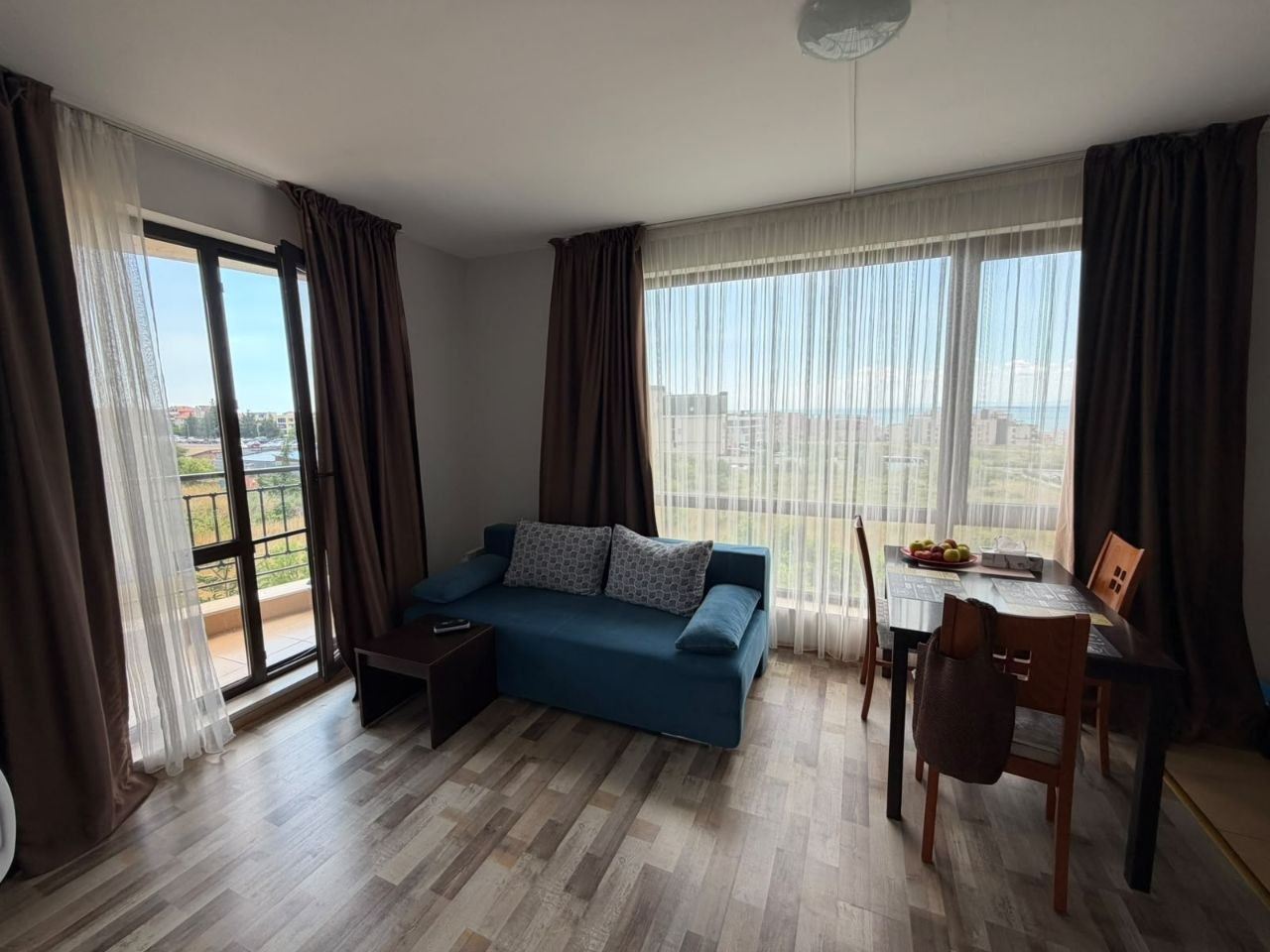 Stilvolle Wohnung mit einem Schlafzimmer und Meerblick in einer prestigeträchtigen Wohnanlage in Sveti Vlas – ideal für Urlaub und Investition