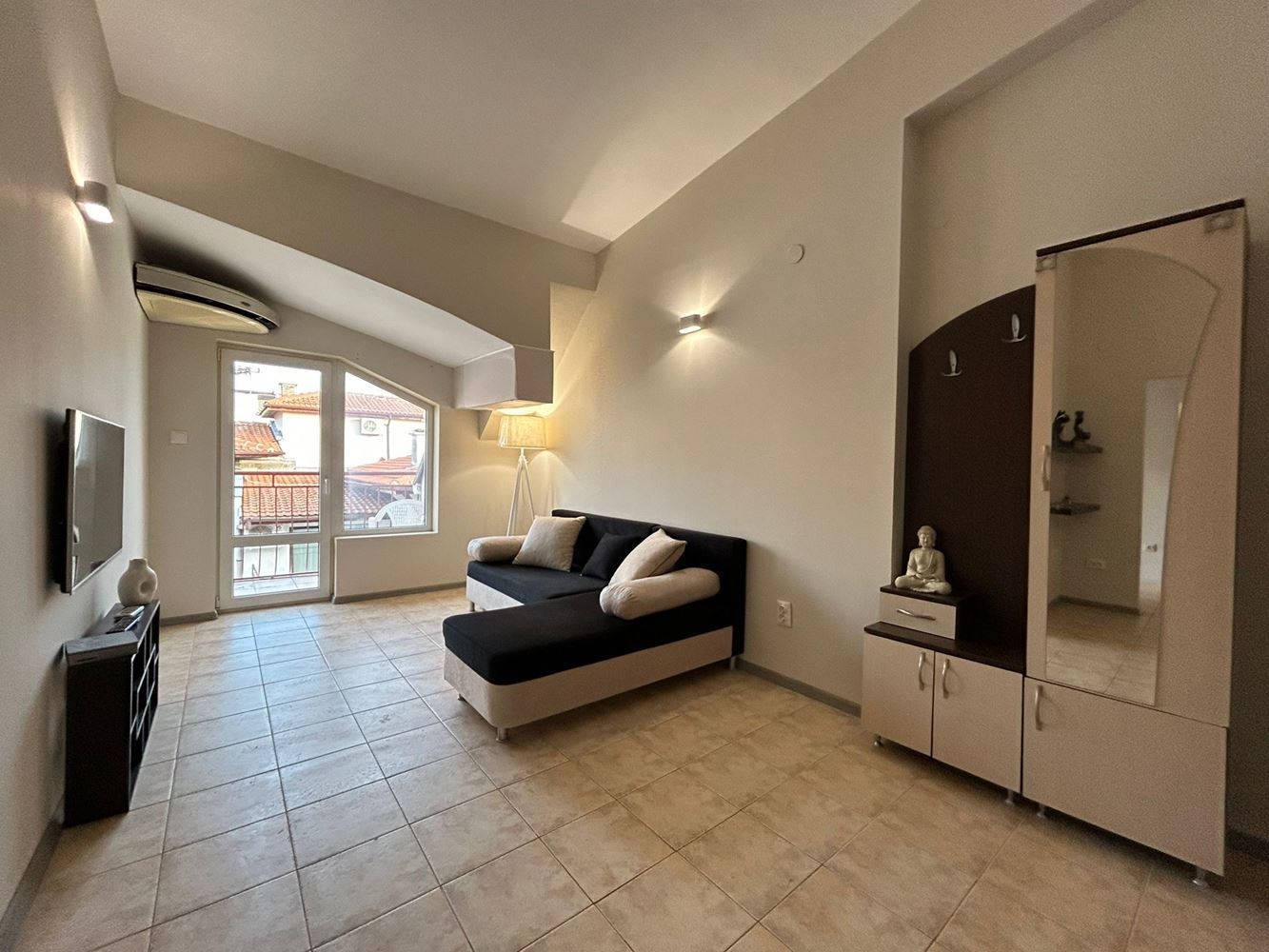 Geräumige 3-Zimmer-Wohnung in Sveti Vlas inmitten von viel Grün