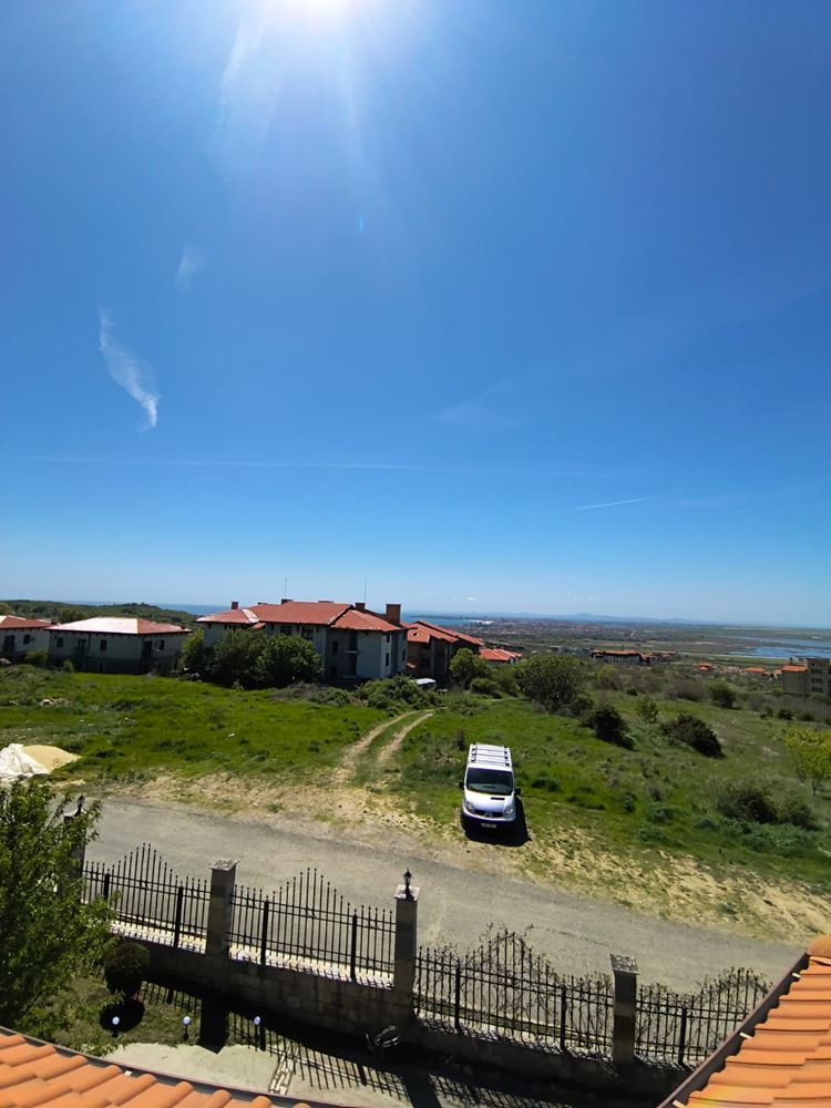 Renovierte Zwei-Schlafzimmer-Wohnung mit Panoramablick in einer modernen Anlage nahe Sonnenstrand