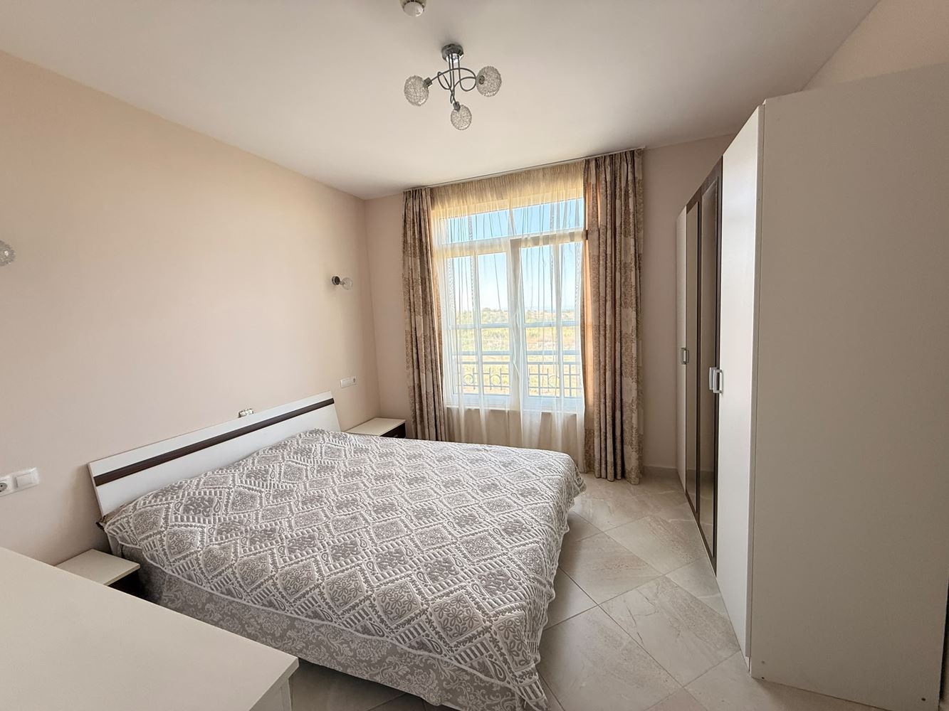Wohnung in erster Meereslinie mit Meerblick – vollständig möblierte Immobilie in einer Wohnanlage im mediterranen Stil