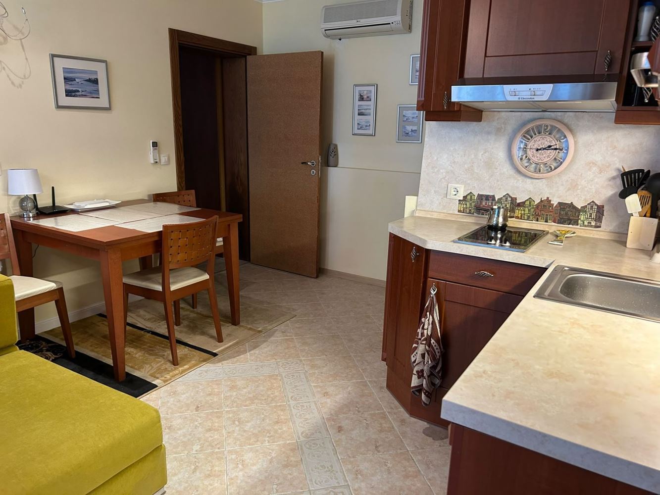 Drei-Zimmer-Wohnung mit Meerblick zwischen Pinien – Luxus und Ruhe in erster Meereslinie in Sozopol