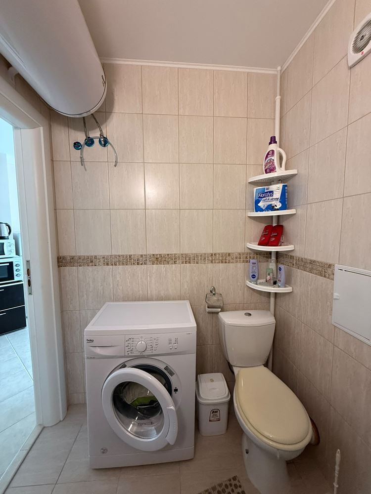 Zweizimmerwohnung inmitten von viel Grün in einer Anlage mit Swimmingpool und Kinderspielplatz