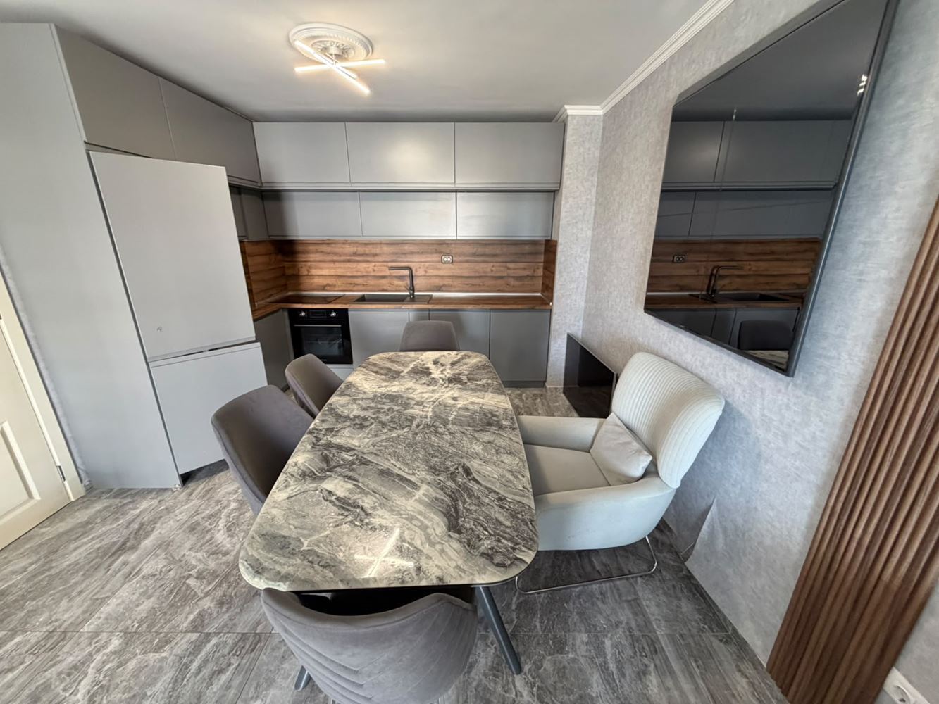 Luxuriöse Zweizimmerwohnung mit Meerblick in Nessebar – Stil und Komfort in erster Meereslinie