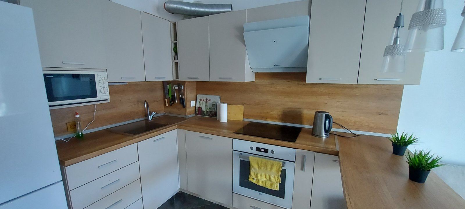 Pomorie – 3-Zimmer-Wohnung mit zwei Schlafzimmern und Meerblick in einer Anlage mit Swimmingpool und Parkplatz