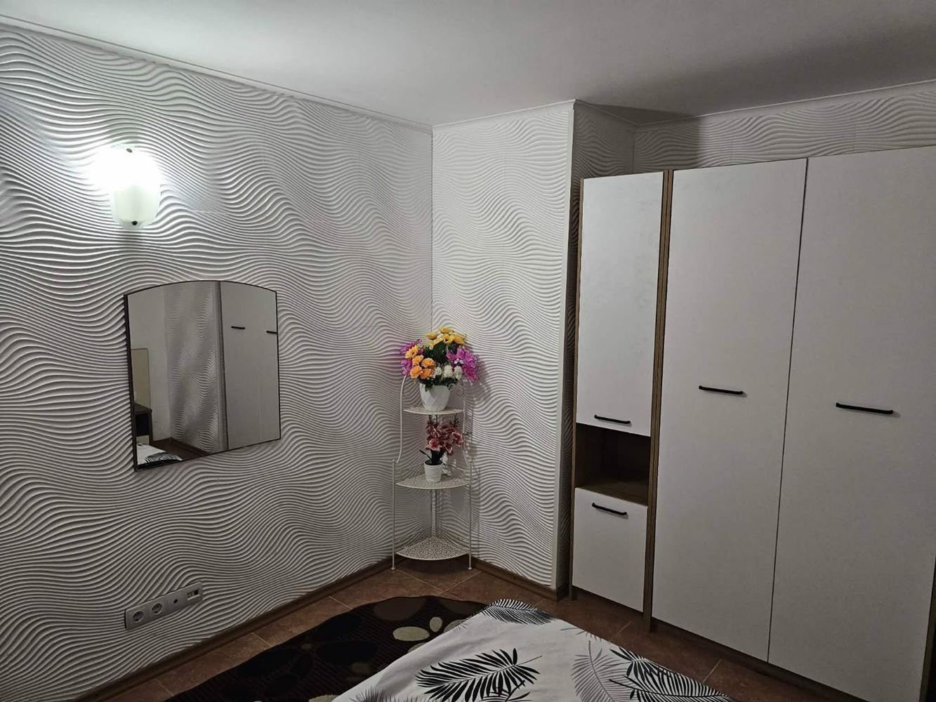 Geräumige Drei-Zimmer-Wohnung in Nessebar mit niedriger Jahresgebühr und kostenlosem Parkplatz