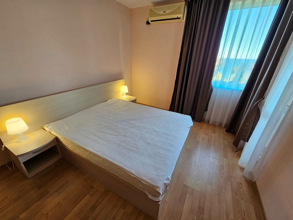 Erste Meereslinie in Sveti Vlas – geräumige Wohnung mit zwei Schlafzimmern und hervorragender Infrastruktur
