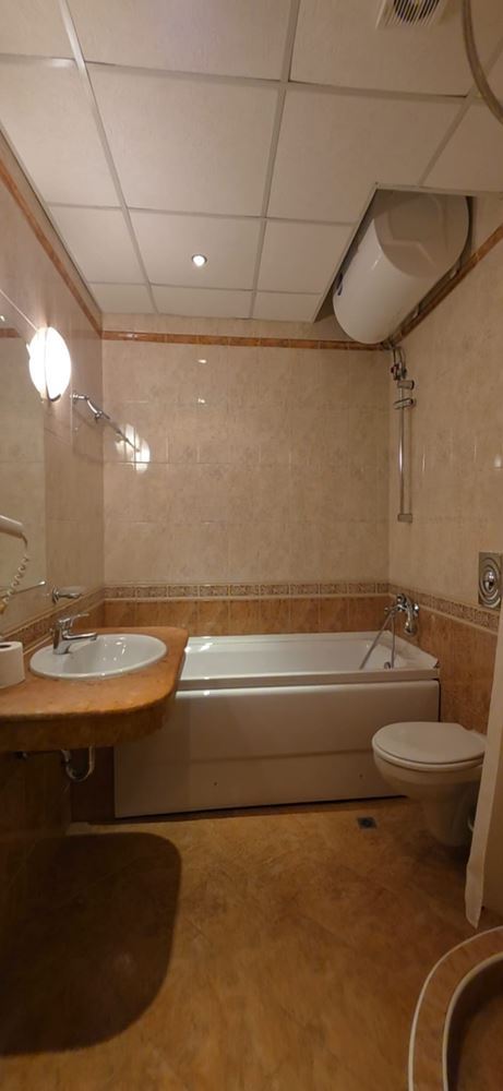Geräumige 2-Zimmer-Wohnung mit einem Schlafzimmer in erster Meereslinie in Pomorie