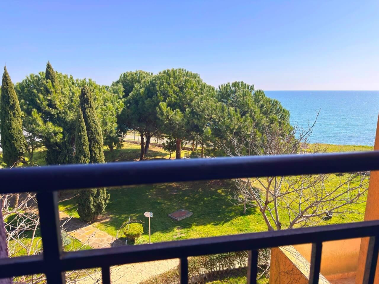 Geräumige Drei-Zimmer-Wohnung mit direktem Meerblick in Aheloy – Komfort, Luxus und familienfreundliches Wohnen