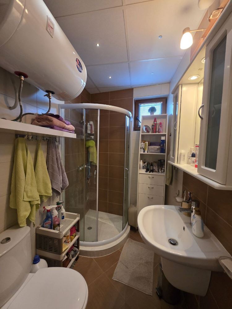 Geräumige Drei-Zimmer-Wohnung in einer gemütlichen Anlage 300 Meter vom Meer in Ravda entfernt