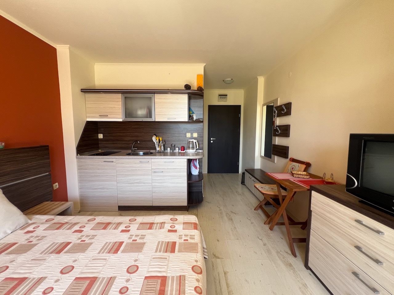 Komfortables Studio mit Poolblick in Sonnenstrand – vollständig möbliert und sofort nutzbar