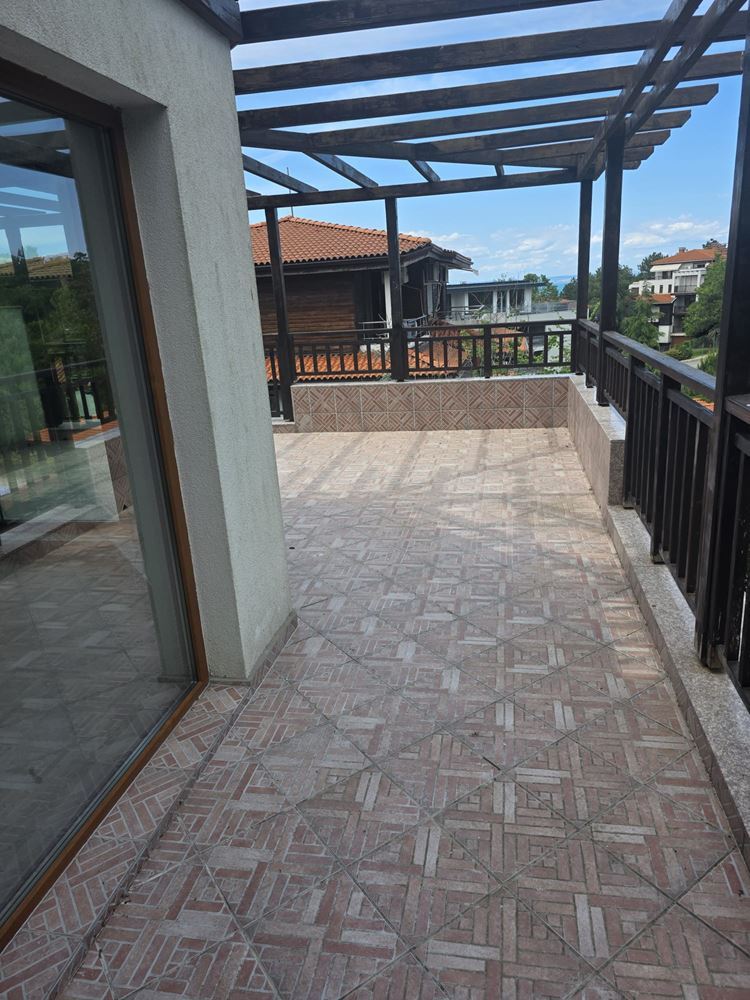 Geräumiges Apartment mit zwei Schlafzimmern und Meerblick in einer Anlage bei Sozopol – Komfort, Natur und Ruhe vereint
