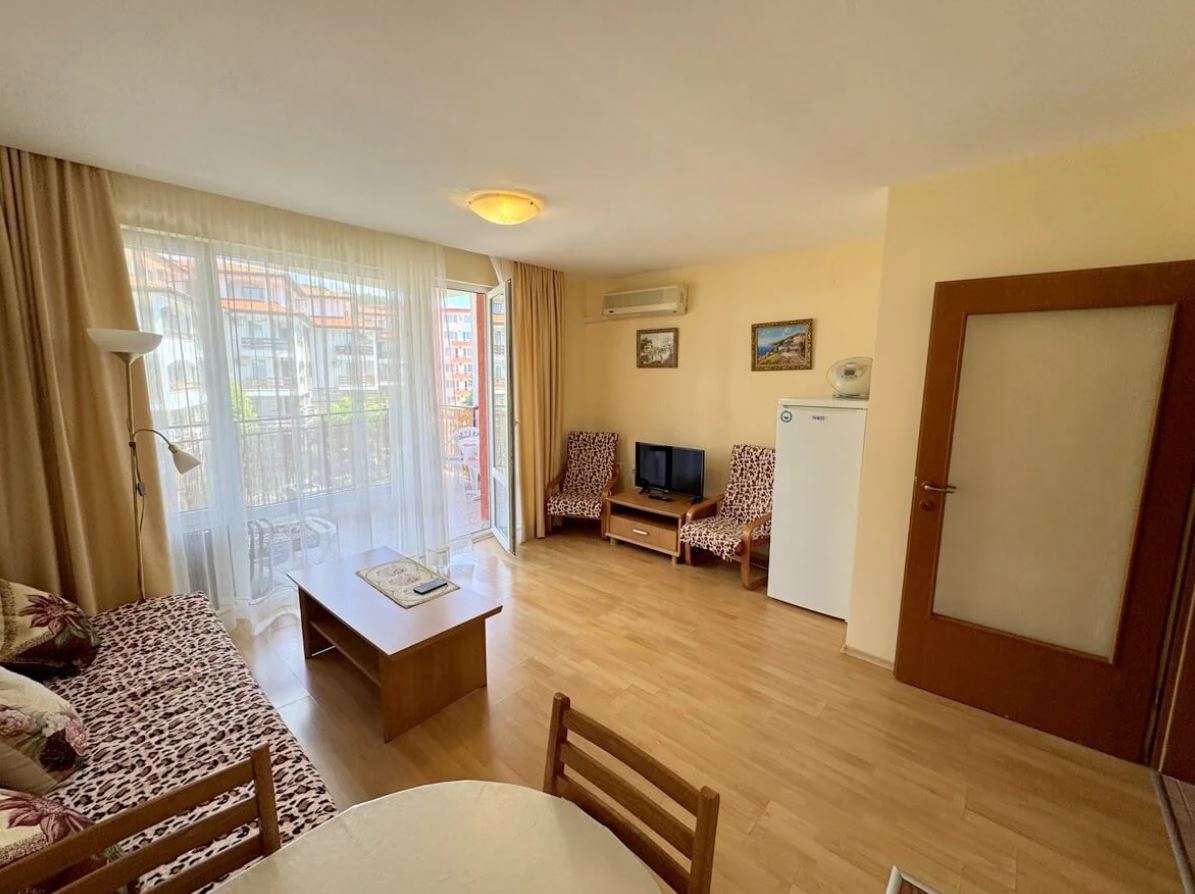 Wunderschönes Apartment in erster Meereslinie in einer prestigeträchtigen Wohnanlage nahe Elenite und Sveti Vlas