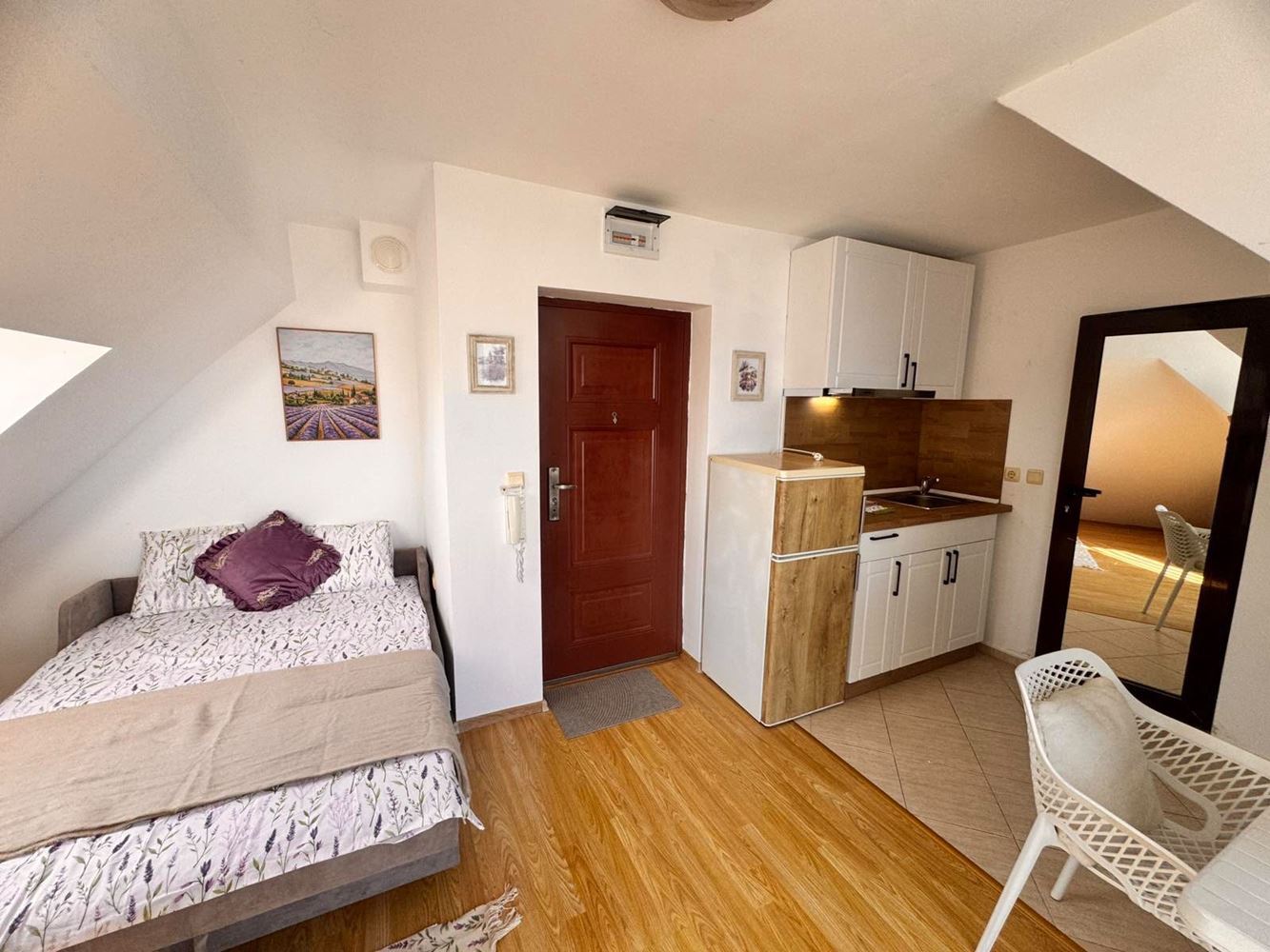 Stilvolles Studio mit Panoramaterrasse in Pomorie – niedrige Instandhaltungsgebühr, Südausrichtung und ausgezeichnete Lage nahe dem Meer