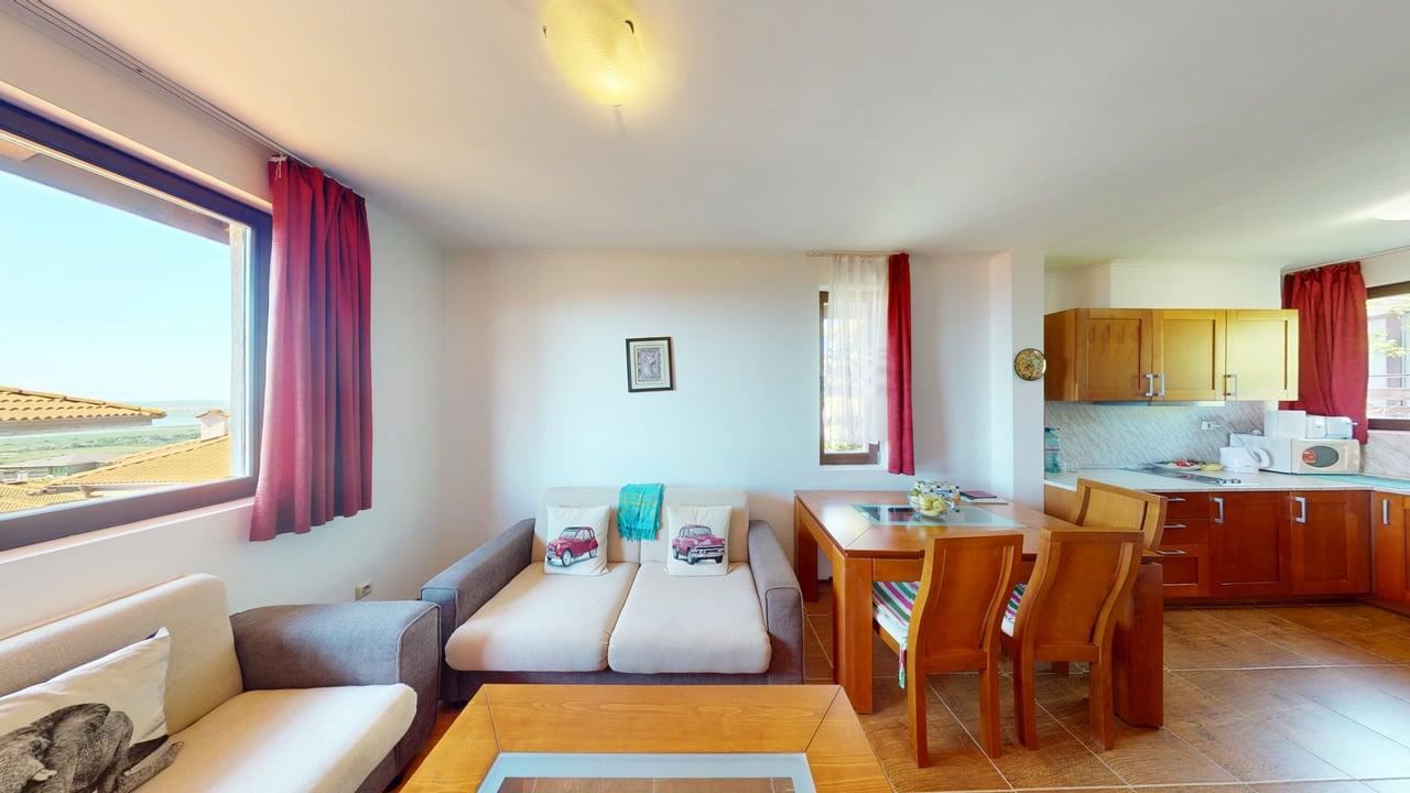 Geräumige Zwei-Zimmer-Wohnung mit Meerblick in der Region Sonnenstrand