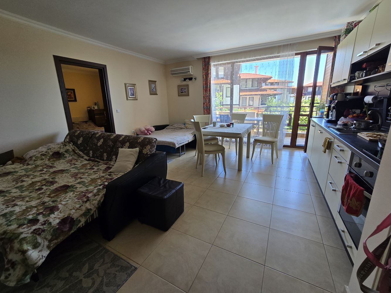 2-Zimmer-Wohnung in Sveti Vlas mit direktem Zugang zum Pool – ein ruhiger Ort zum Wohnen und Erholen