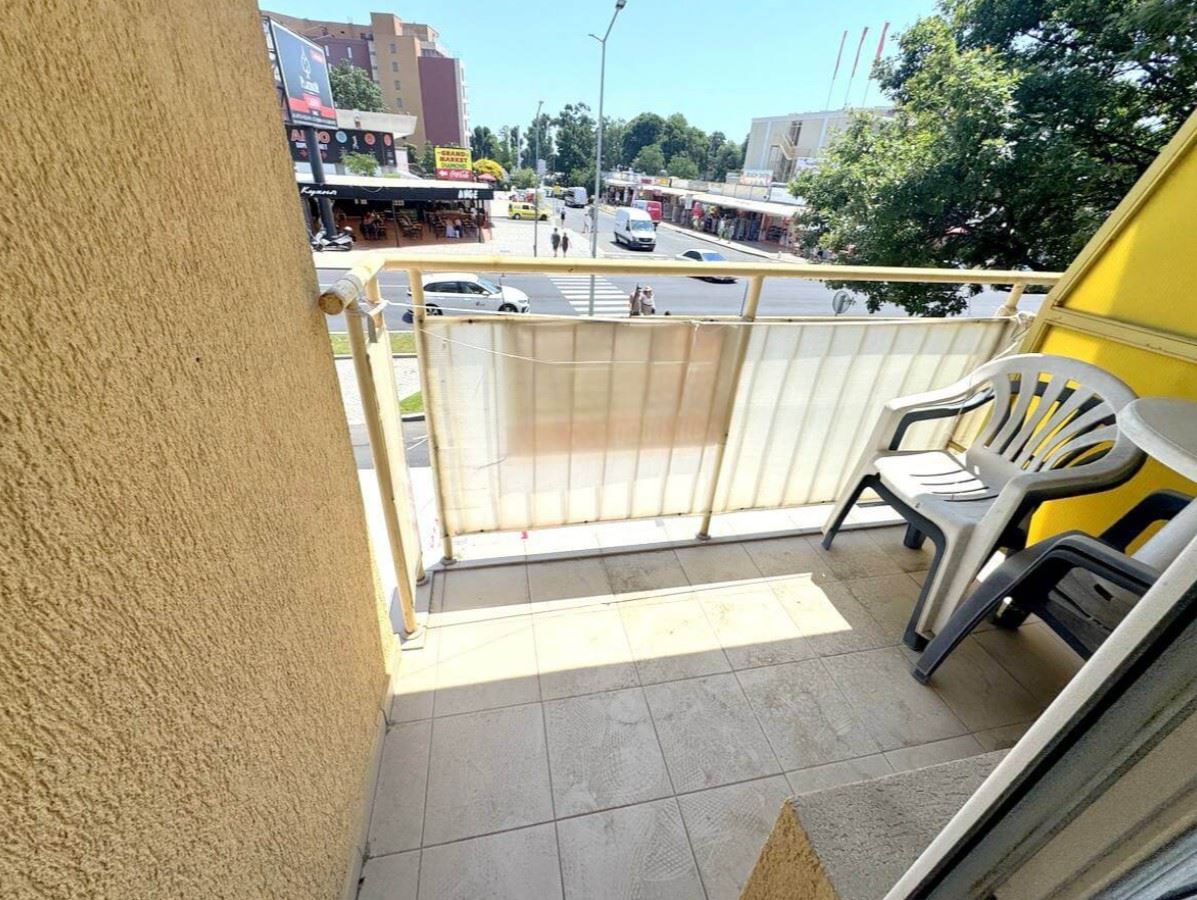 Apartment mit einem Schlafzimmer 300 Meter vom Strand in Sonnenstrand – ausgezeichnete Möglichkeit zur Renovierung und Investition