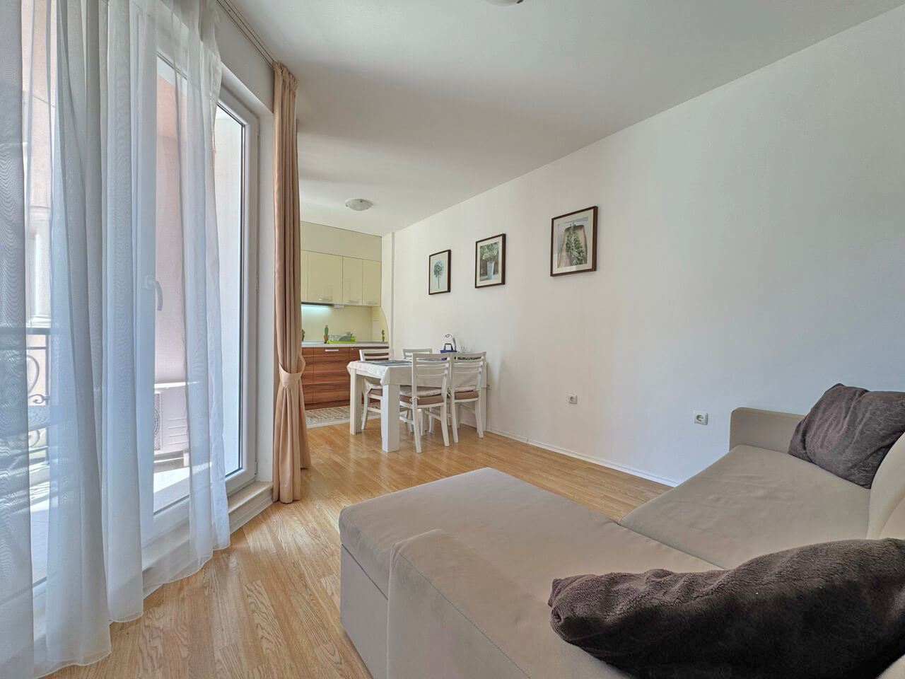 Elegante Zweizimmerwohnung mit Poolblick in einer luxuriösen Anlage in Sonnenstrand