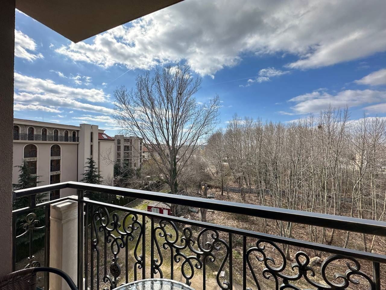 Drei-Zimmer-Wohnung in einem Elite-Komplex in Sunny Beach – moderner Luxus, Komfort und Meeresatmosphäre