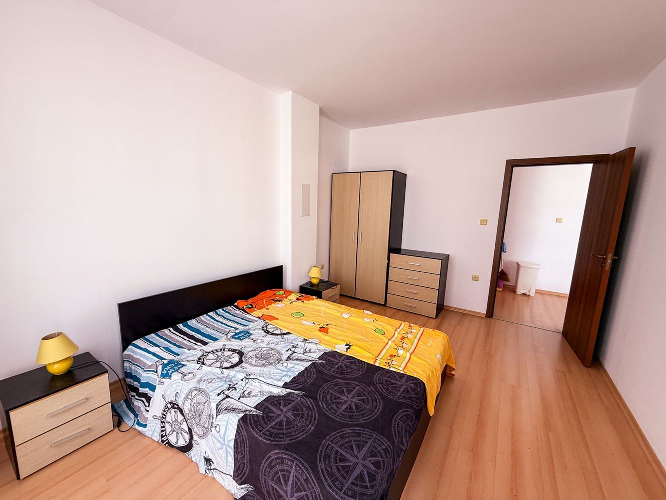 3-Zimmer-Wohnung mit Poolblick in einem gepflegten Komplex nahe Sonnenstrand