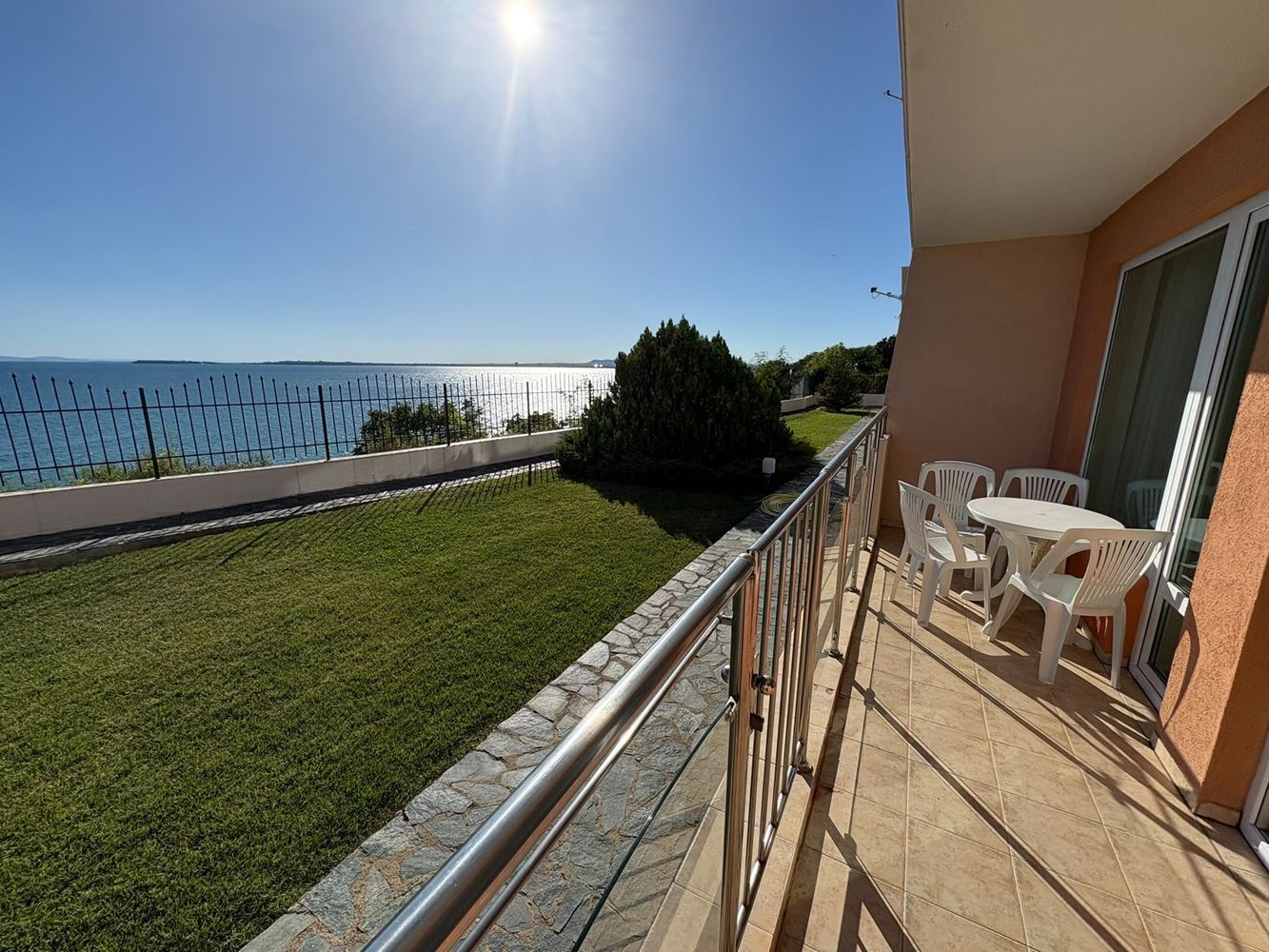 Erste Meereslinie in Sveti Vlas – geräumige Wohnung mit einem Schlafzimmer und Meerblick