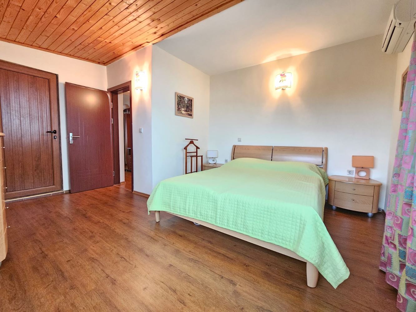 Geräumige Drei-Zimmer-Wohnung in erster Meereslinie in Sozopol mit einzigartiger Panoramaterrasse