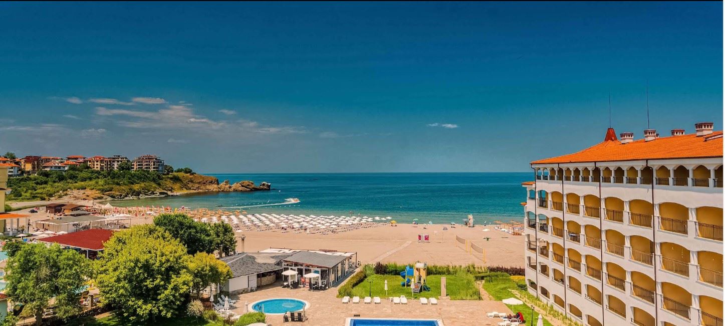 Geräumige Einzimmerwohnung in erster Meereslinie in Zarewo mit vollständiger Möblierung