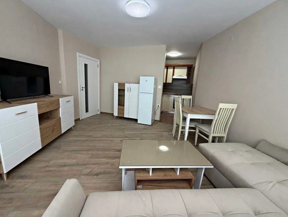 Wohnung in erster Meereslinie in Elenite – umfassende Renovierung, Haushaltsstrom und direkter Zugang zum Strand