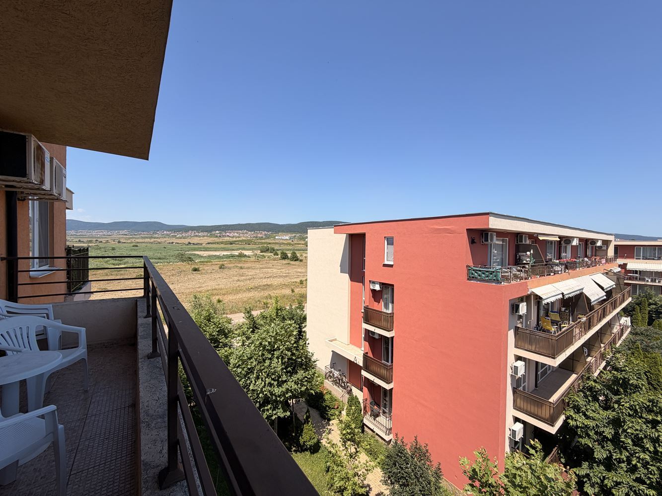 Geräumige Wohnung mit zwei Schlafzimmern in Sonnenstrand – Panoramablick und ruhige Lage