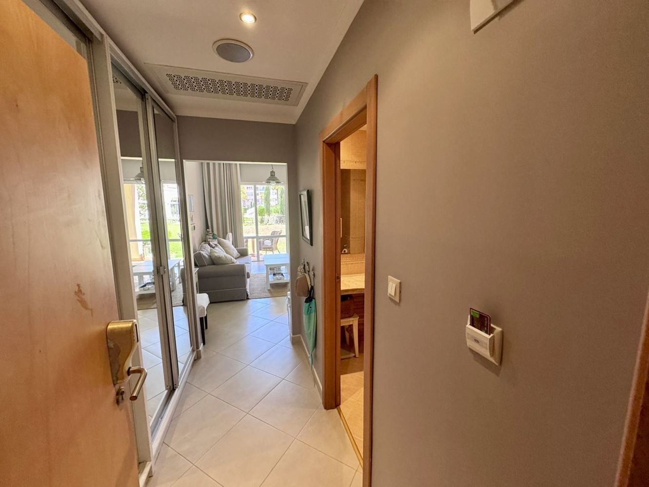 Luxuriöse Einzimmerwohnung in einem prestigeträchtigen First-Line-Komplex – Komfort, Stil und endlose Annehmlichkeiten