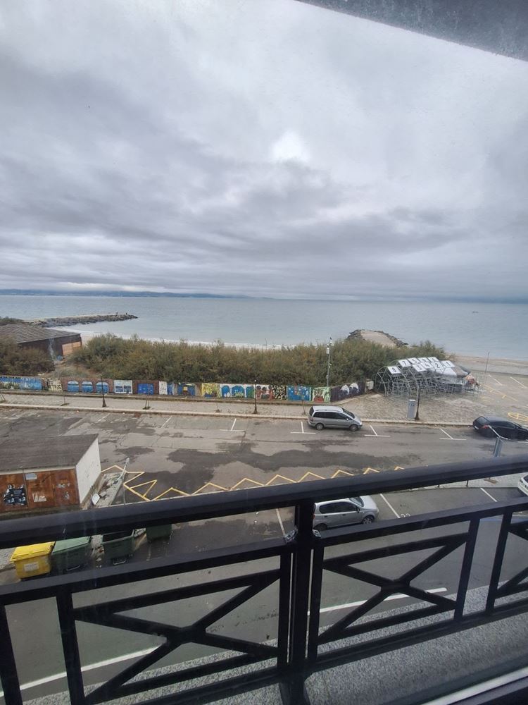 Zweizimmerwohnung in erster Meereslinie mit Panoramablick und großzügiger Terrasse