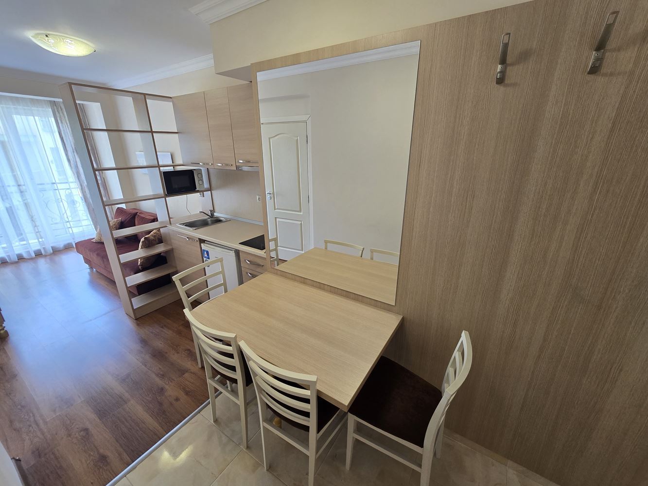 Moderne Zweizimmerwohnung in Sonnenstrand – neu renoviert, hervorragende Investitionsmöglichkeit und bezugsfertig