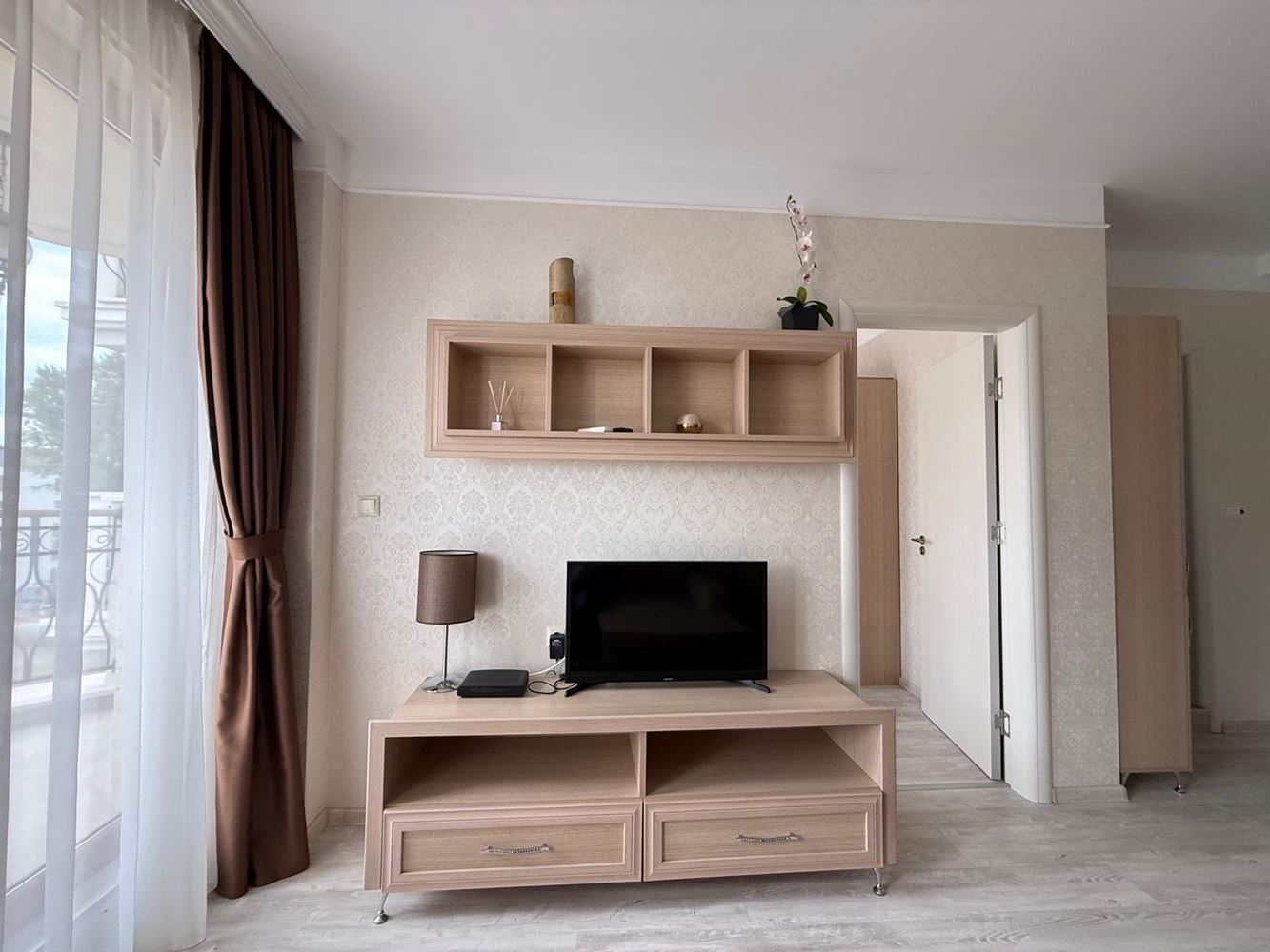 Wohnung mit einem Schlafzimmer in einer luxuriösen Anlage in Sonnenstrand mit beeindruckenden Swimmingpools und Erholungsbereichen
