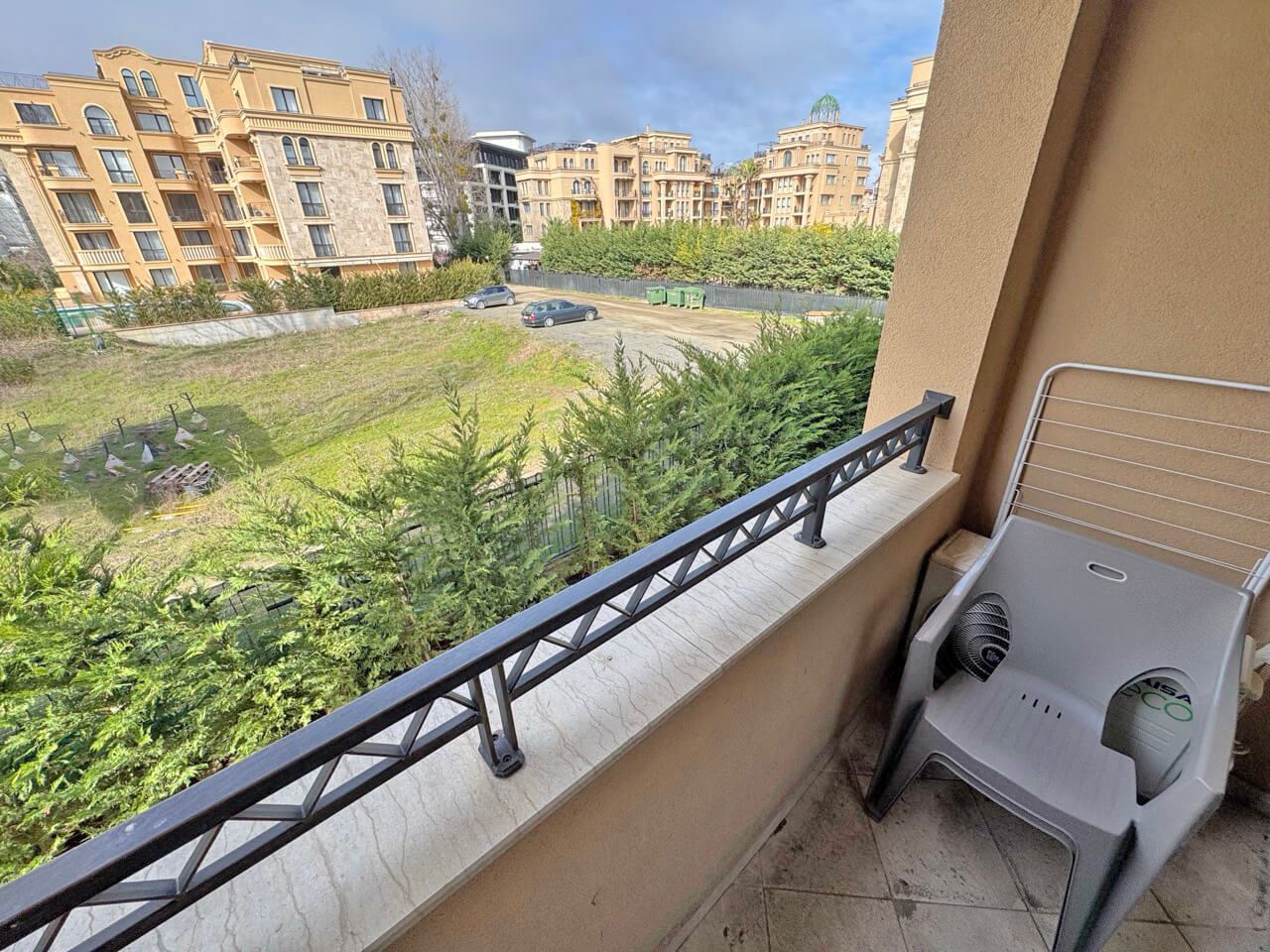 Helles Studio in Luxuskomplex – perfekter Komfort am Pool