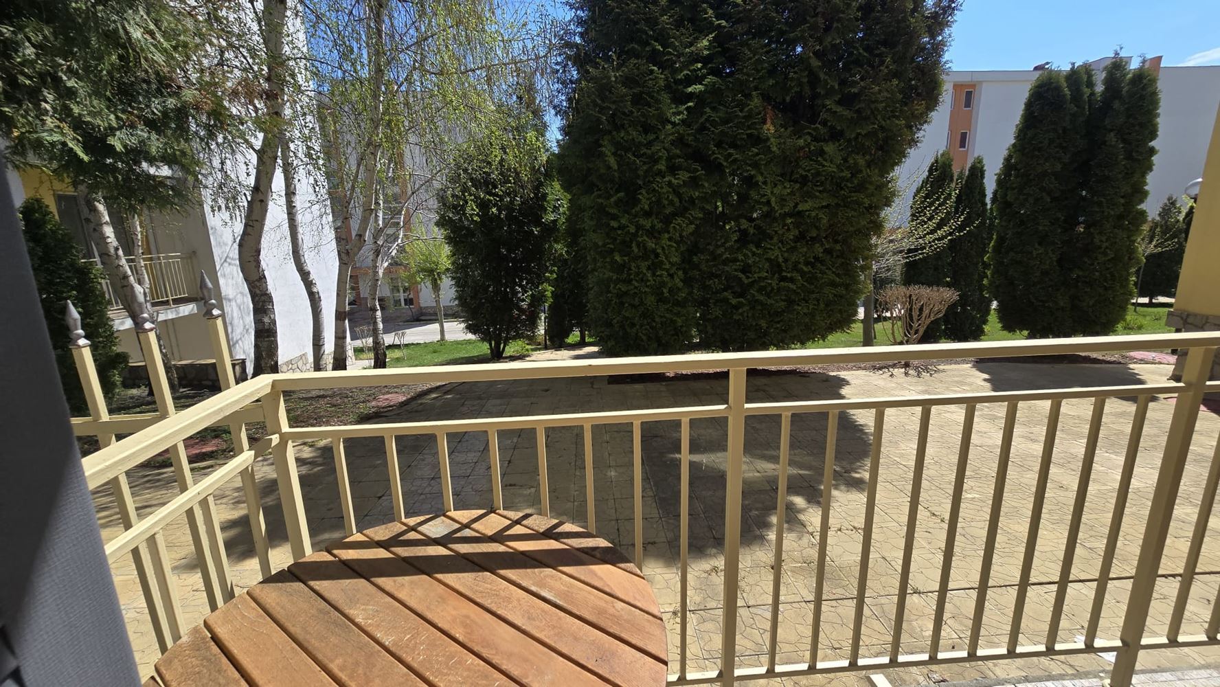 Stilvolle Ein-Zimmer-Wohnung in einer Eliteanlage in Sveti Vlas – Komfort, Ruhe und ganzjährige Nutzung