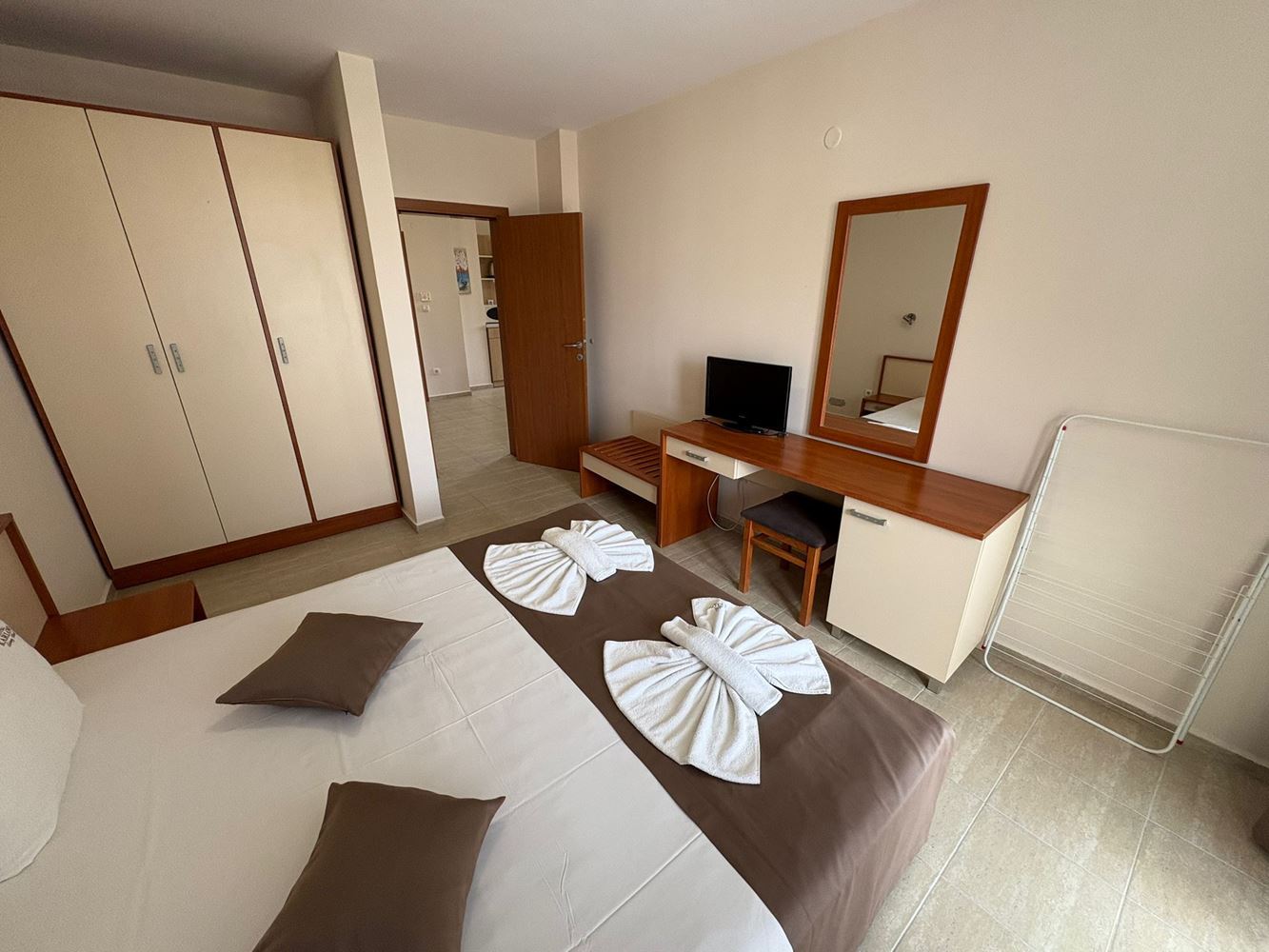 Geräumige Wohnung mit zwei Schlafzimmern, hervorragenden Annehmlichkeiten und bezugsfertig – perfekte Investition und komfortables Zuhause