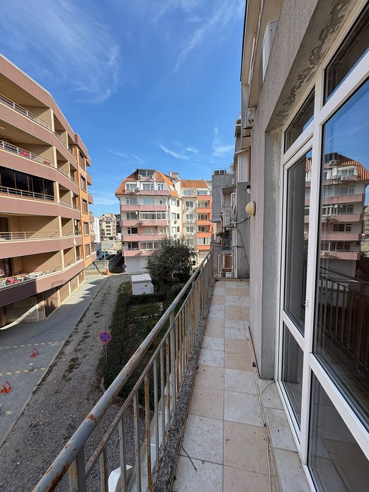 Geräumige Wohnung mit zwei Schlafzimmern in Pomorie – nur 400 Meter vom Meer entfernt