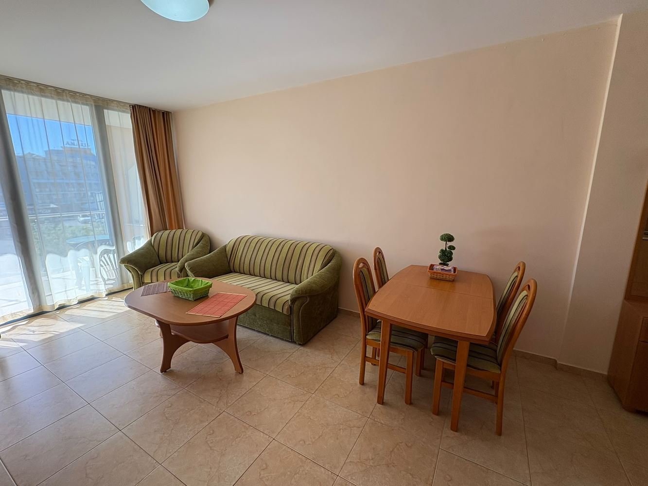 2-Zimmer-Wohnung in Sonnenstrand – Komfort in einer Anlage mit Swimmingpools und Wasserrutschen