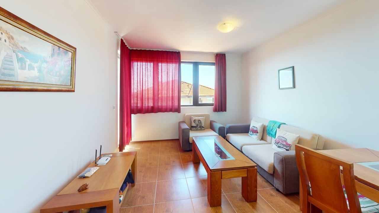 Geräumige Zwei-Zimmer-Wohnung mit Meerblick in der Region Sonnenstrand