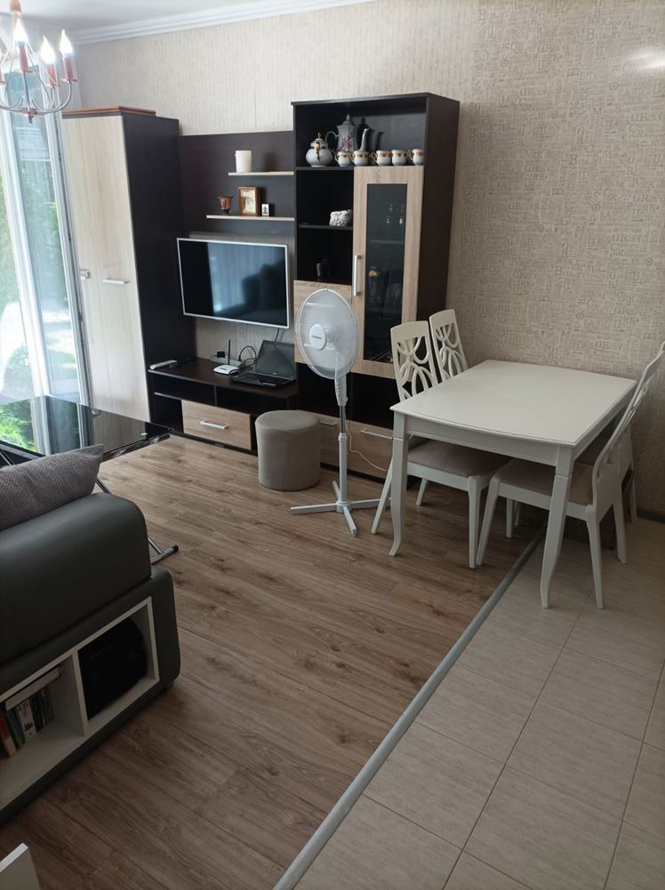 2-Zimmer-Wohnung mit eigenem Garten in Sonnenstrand – Ihre grüne Oase am Meer