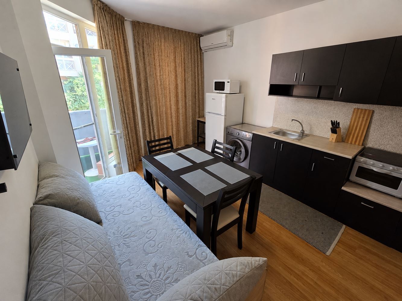 Gemütliche Wohnung mit einem Schlafzimmer in einer Wohnanlage mit eigener Infrastruktur