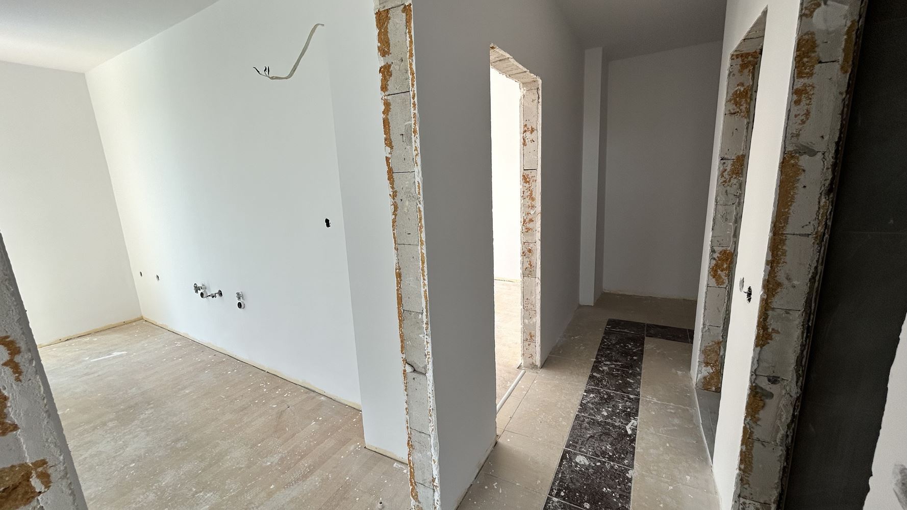 Apartment mit zwei Schlafzimmern, Südausrichtung in erster Meereslinie – Raum, Komfort und ausgezeichnete Investition