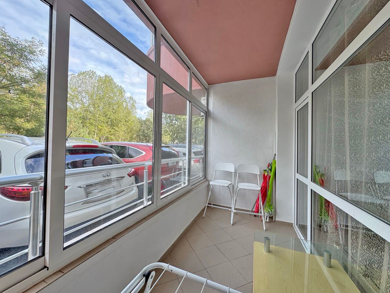 Geräumige Drei-Zimmer-Wohnung mit Poolblick in Sonnenstrand