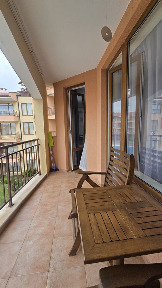 Zweizimmerwohnung mit Poolblick in Sveti Vlas – nur wenige Meter vom Meer entfernt