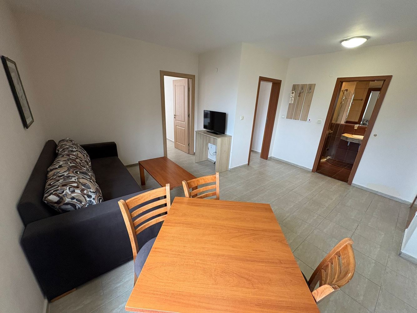 Geräumige Wohnung mit zwei Schlafzimmern, hervorragenden Annehmlichkeiten und bezugsfertig – perfekte Investition und komfortables Zuhause